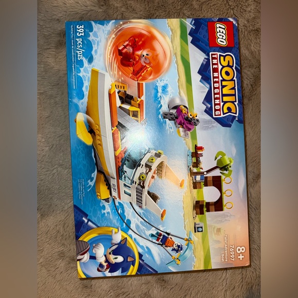 LEGO Sonic the Hedgehog Set - Blue, White, and Yellow - Picture 2 of 3